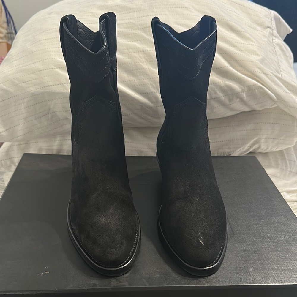 Yves Saint Laurent Black Boots with Rounded Toe and V-Shaped Shaft